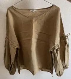 niko and… ベージュ Vネック バルーン袖 シャツ