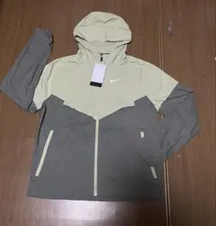 NIKE ランニングジャケット　ウィンドランナー　フルジップ　グリーン　L 新品