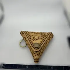 ハンドメイド レザー 三角コインケース カービング