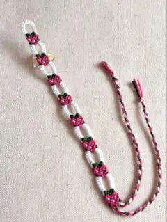 いちご柄チェーン風ミサンガ