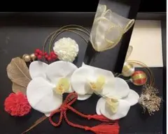 胡蝶蘭髪飾り　前撮り　和装　結婚式　成人式 卒業式　七五三　白＆金&赤　晴れの日