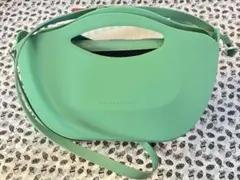 シリコンショルダーバッグ　ハンドバッグ　美品　チャールズアンドキース