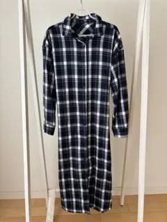ネイビーとホワイトのチェック柄シャツワンピース