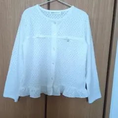 BeBe フリル付きカーディガン 130 ホワイト