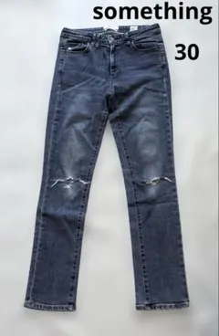 SOMETHING デニムパンツ 30インチ ダメージ加工　タイトフィットのサムネイル
