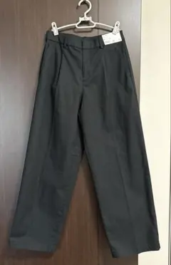 新品未使用　ユニクロ　UNIQLO ブラック タックワイドパンツ コットン　M