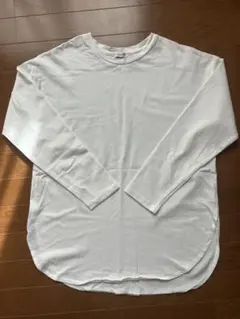 美品✨SIMPLICITE 白カットソー 長袖T
