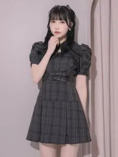 pium ダブルベルトカットアウトワンピース