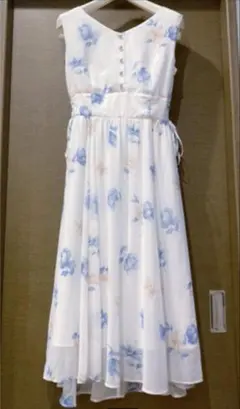 ワンピース　白　ロング　シフォン　ノースリーブ　夏　花柄