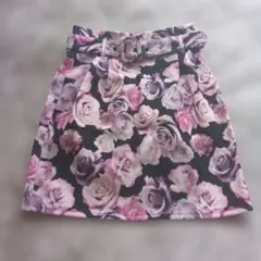 CECILMcBeeバラ柄タイトスカート ベルト付き
