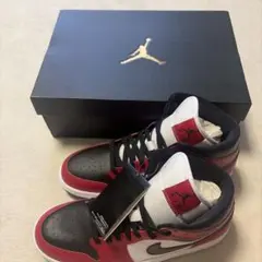 AIR JORDAN 1 MIDのサムネイル
