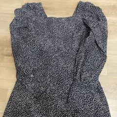 レトロ小花柄 スクエアネックワンピース スリット入りスタイル魅せワンピ