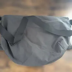 ユニクロU ドローストリングショルダーバッグ ブラック23AW品番：461185のサムネイル
