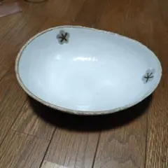 花模様の楕円形陶器深皿