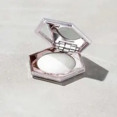 FENTY BEAUTY フェンティービューティー DIAMOND BOMBのサムネイル