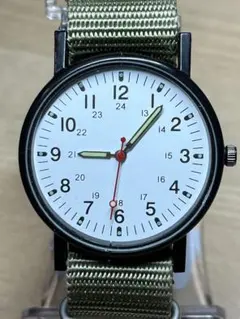 ミリタリー　クォーツ　ホワイト　ブラックケース　オリーブNATOベルト 作動品