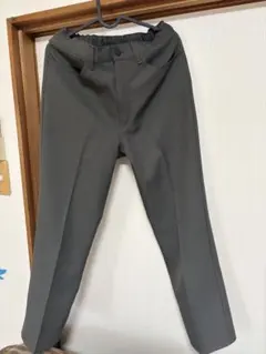 GU スラックス　カーキ色　メンズ　M