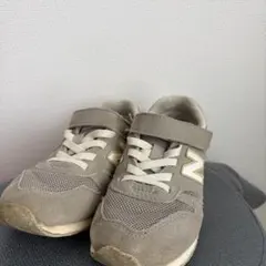 ニューバランス キッズスニーカー 運動靴 グレージュ18cm 記名なし　洗濯済み