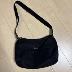 agnes b. VOYAGE ナイロンショルダーバッグ 黒 軽量のサムネイル