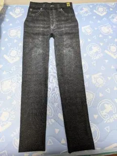 ブラック スリムフィット デニムパンツ