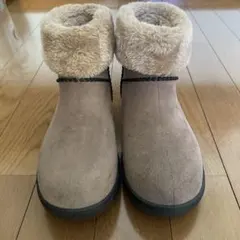 ファー付きグレーショートブーツ