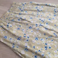 MK MICHEL KLEIN 花柄フレアスカート イエロー 38のサムネイル