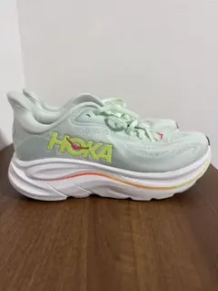 HOKA ランニングシューズのサムネイル