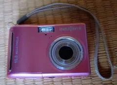 デジカメ INSIGNIA 4倍光学ズーム スマホ転送キット付き - メルカリ