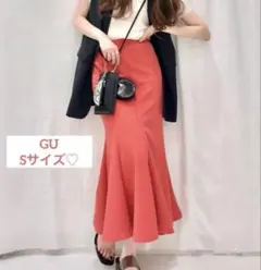 ジーユー カットソーマーメイドロングスカート