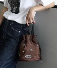 OUTDOOR 装飾付きショルダーバッグ ブラウン