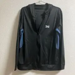 フード付き黒ジャージジャケット