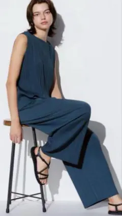 新品　プリーツストレートパンツ　　ブルー　ユニクロ