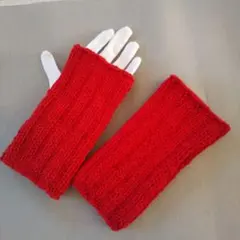 赤いニットアームカバー