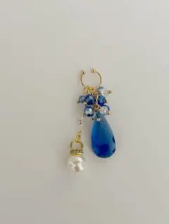 ハンドメイド 青と白のイヤーカフ