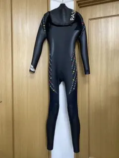 ★カラフルプリント！！【RASH】のメンズ用５×３ｍｍセミドライフルスーツ