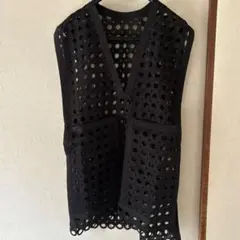 透かし編みレース　ベスト　ブラック ヤマダヤ　Aga