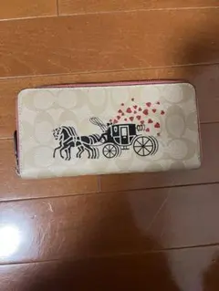 COACH シグネチャー ホースアンドキャリッジ ハート ラウンドジップ 新品