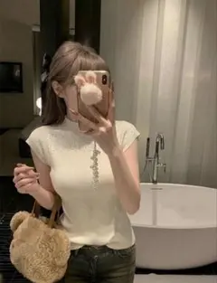 SHEIN ホワイト 半袖 ニット ハイネック ビジューのサムネイル