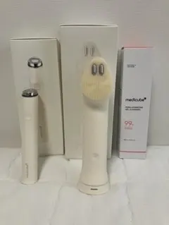 Medicube 美顔器 mini本体 ピーリングパッドセット - メルカリ