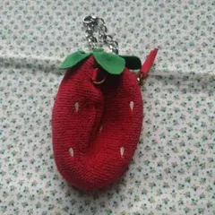 LOVERARY by FEILER いちご　ポーチ　バッグチャーム