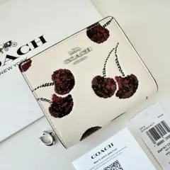 COACH コーチ　折り財布　チェリー　ホワイト　さくらんぼ柄
