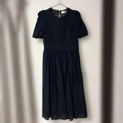 黒の刺繍入りロングワンピース 半袖