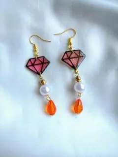 レジンの赤いダイヤのピアス、イヤリング