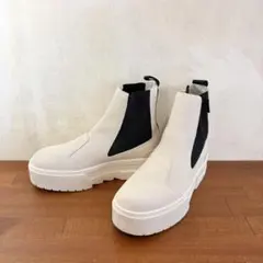 美品　プーマ　メイズチェルシー　 23.5センチ　白×黒　664