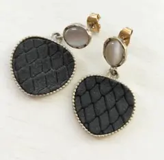 新品◆ピアス ブラック ストーン ゴールドカラー アクセサリー　異素材