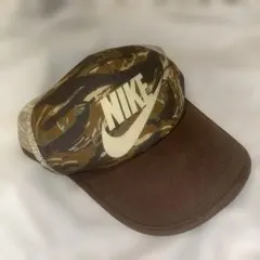 NIKE 赤タグ　カモ柄　NIKEセンターロゴメッシュキャップ