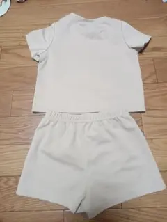 ベージュ Tシャツとショートパンツセット