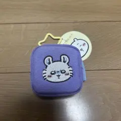 ちいかわ　カラビナつき刺繍スクエアミニポーチ モモンガ