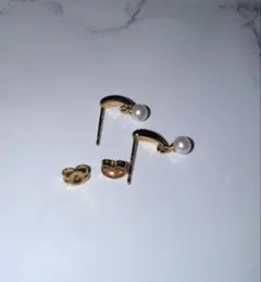 パール付きゴールドピアスのサムネイル