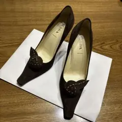 プラダ パンプス